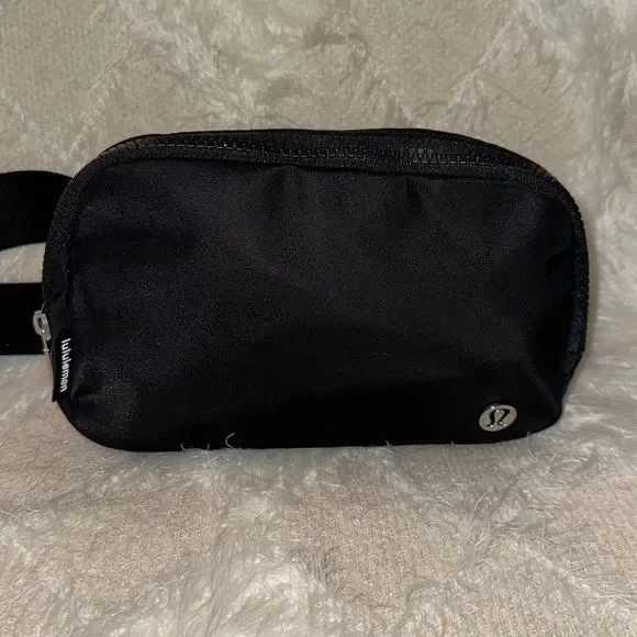 lululemon 1L NWT Black Everywhere Belt Bag Fanny Pack Water Repellent - Picture 5 of 15